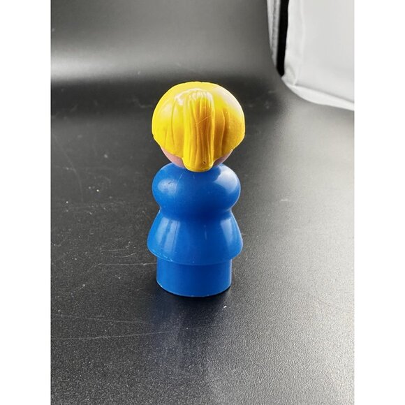 Vtg Little People Lot 2 Blonde Woman Mom Blue White Hair Yellow Grandma Plastic - Picture 6 of 11